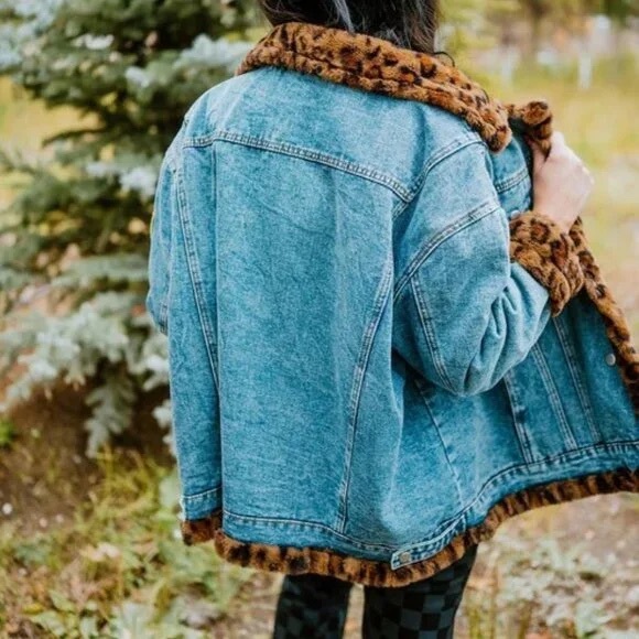 New Dressed in Lala Forever Smiley Patch Denim Trucker Jacket Leopard Fur L / XL - Picture 2 of 7